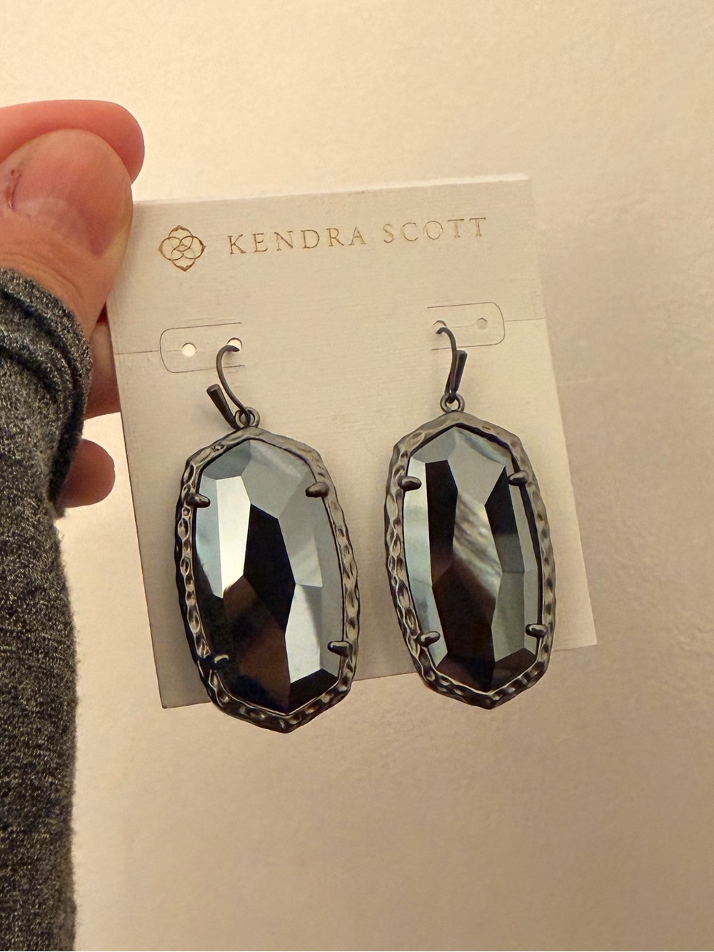 kendra scott drop earrings 🖤